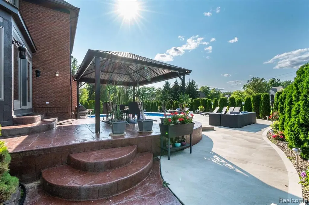57629 Stonebriar Drive Washington Township MI 48094