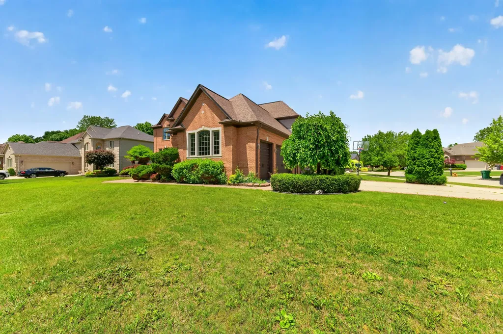 57629 Stonebriar Drive Washington Township MI 48094