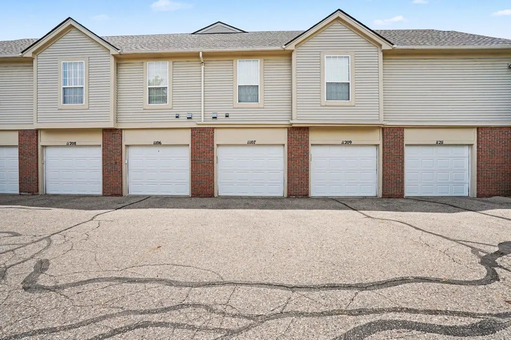 11107 Farmingdale Lane Commerce Charter Township MI 48390