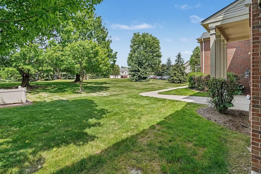 11107 Farmingdale Lane Commerce Charter Township MI 48390