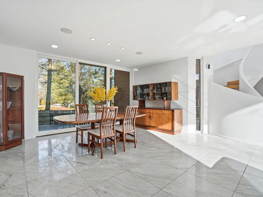 4708 Buckby Cross Bloomfield Charter Township MI 48302