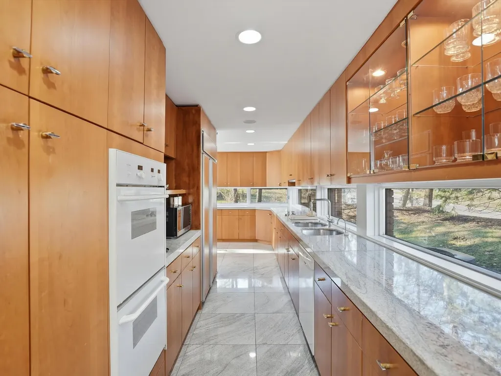 4708 Buckby Cross Bloomfield Charter Township MI 48302