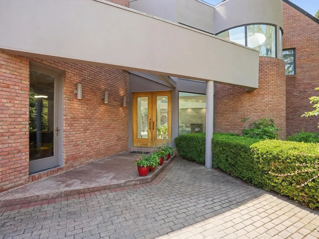 4708 Buckby Cross Bloomfield Charter Township MI 48302