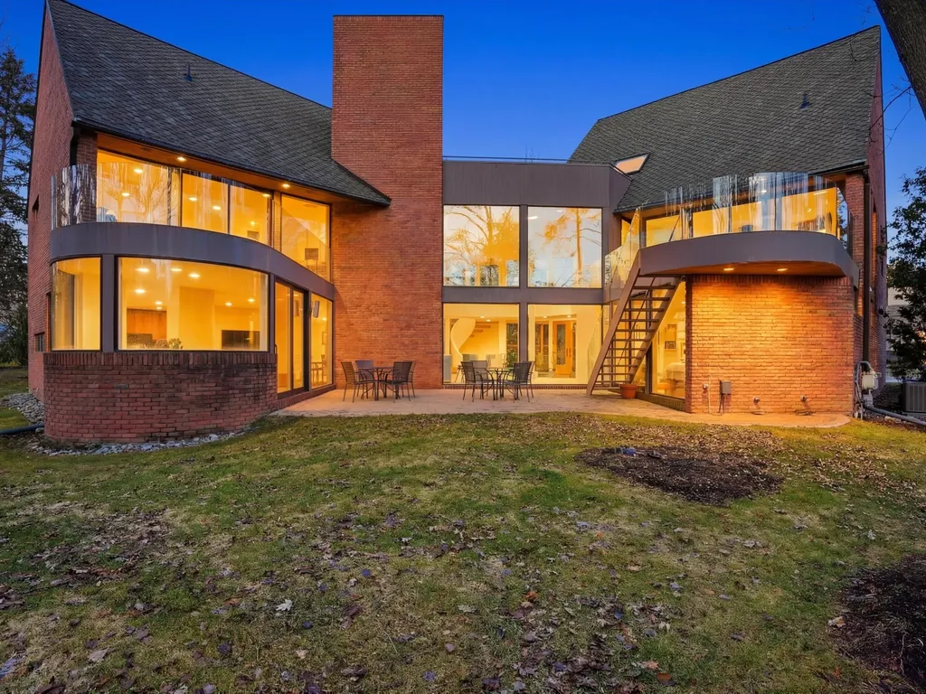 4708 Buckby Cross Bloomfield Charter Township MI 48302