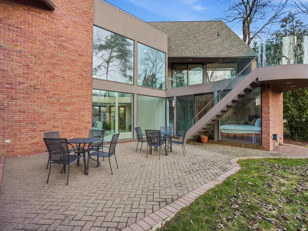 4708 Buckby Cross Bloomfield Charter Township MI 48302