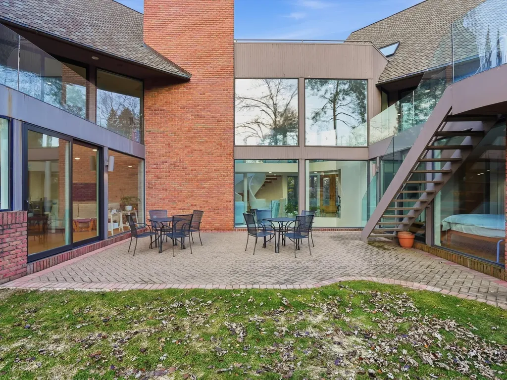 4708 Buckby Cross Bloomfield Charter Township MI 48302