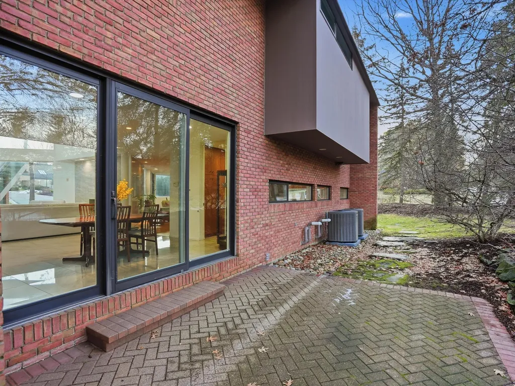 4708 Buckby Cross Bloomfield Charter Township MI 48302