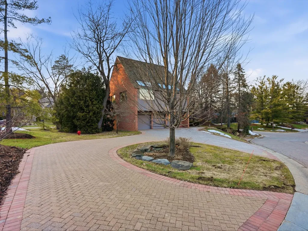 4708 Buckby Cross Bloomfield Charter Township MI 48302