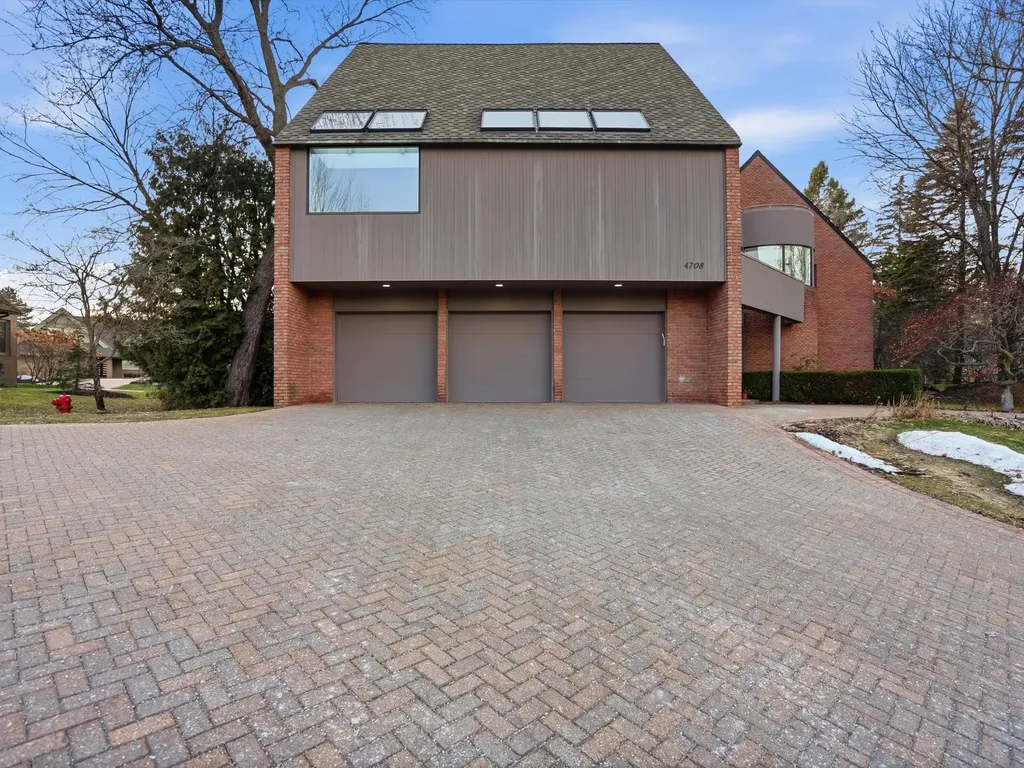 4708 Buckby Cross Bloomfield Charter Township MI 48302