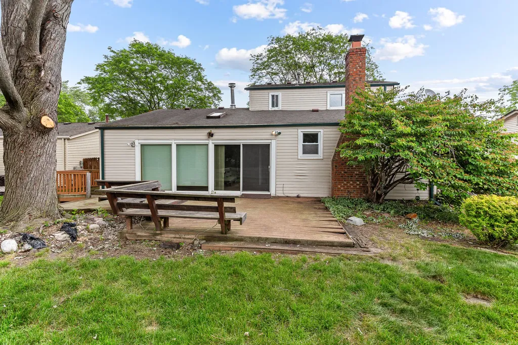 39805 Coronation Road Canton Charter Township MI 48188