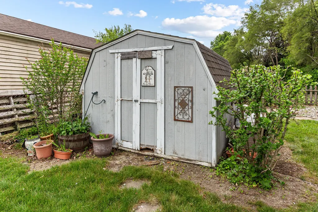 39805 Coronation Road Canton Charter Township MI 48188