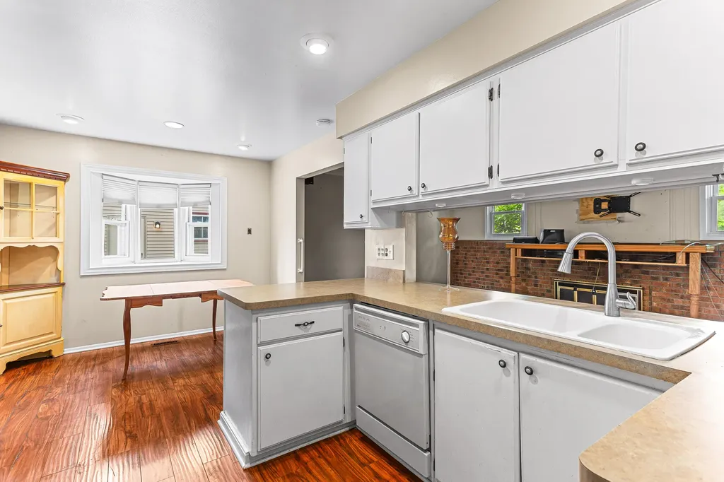 39805 Coronation Road Canton Charter Township MI 48188