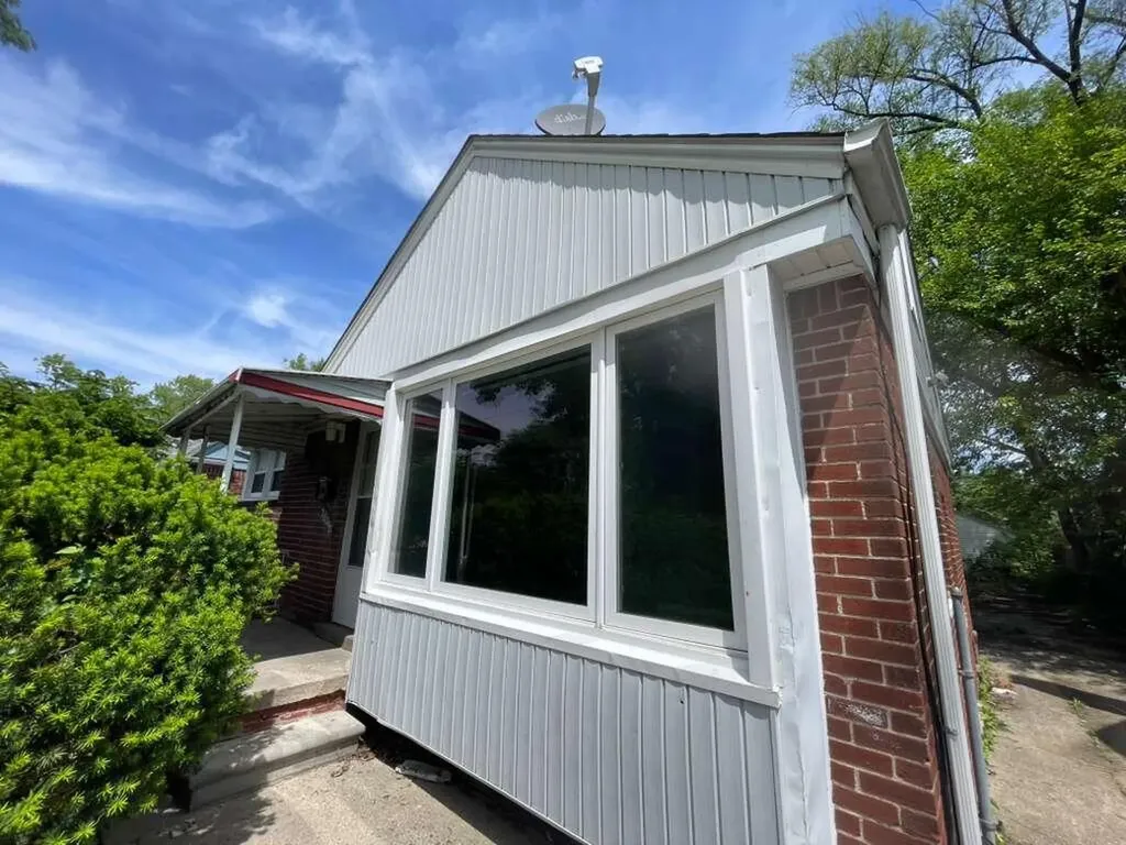 20090 Lahser Road Detroit City MI 48219