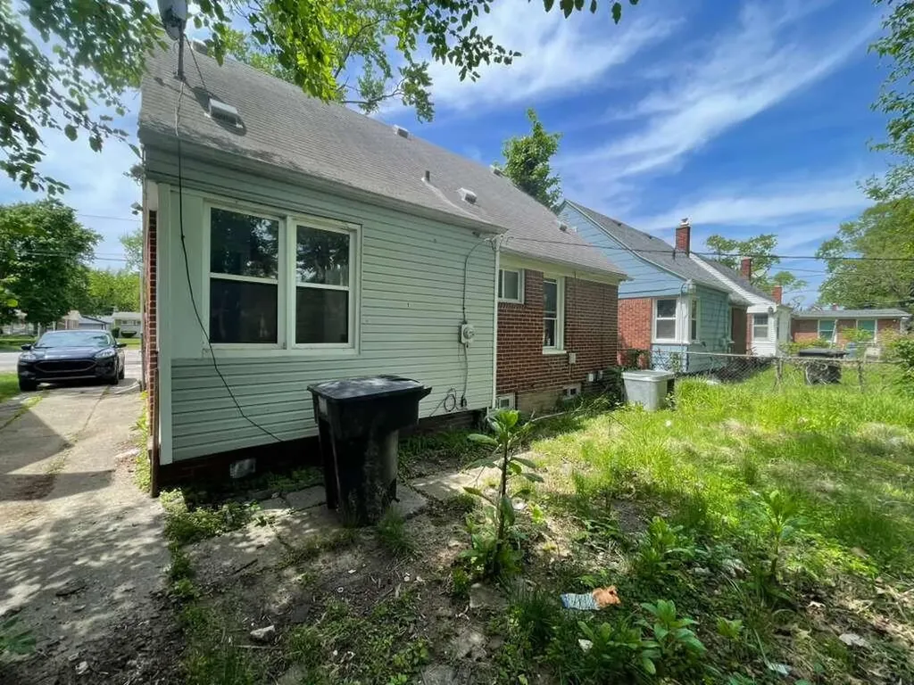 20090 Lahser Road Detroit City MI 48219