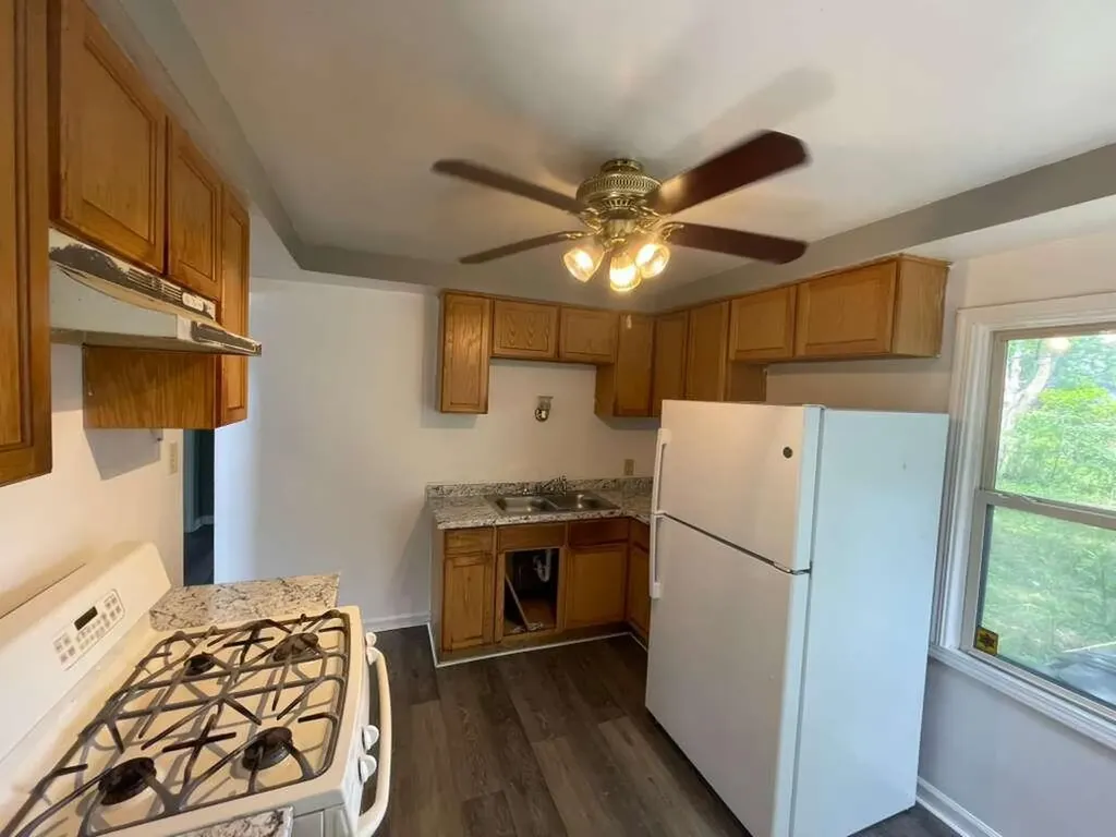 20090 Lahser Road Detroit City MI 48219