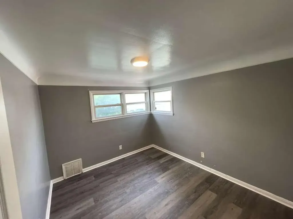 20090 Lahser Road Detroit City MI 48219