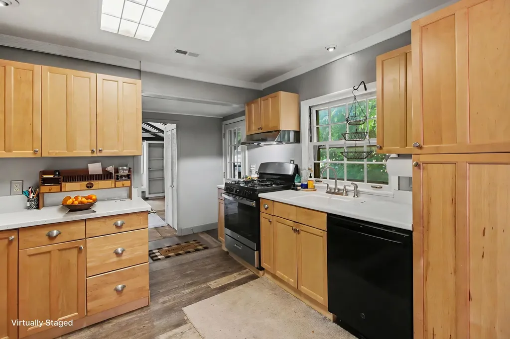 16654 Macarthur Redford Charter Township MI 48240