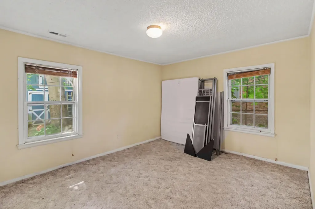 16654 Macarthur Redford Charter Township MI 48240