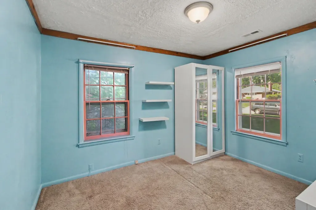 16654 Macarthur Redford Charter Township MI 48240
