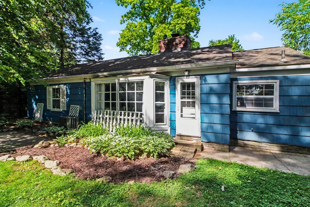 16654 Macarthur Redford Charter Township MI 48240