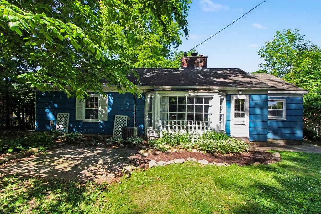 16654 Macarthur Redford Charter Township MI 48240