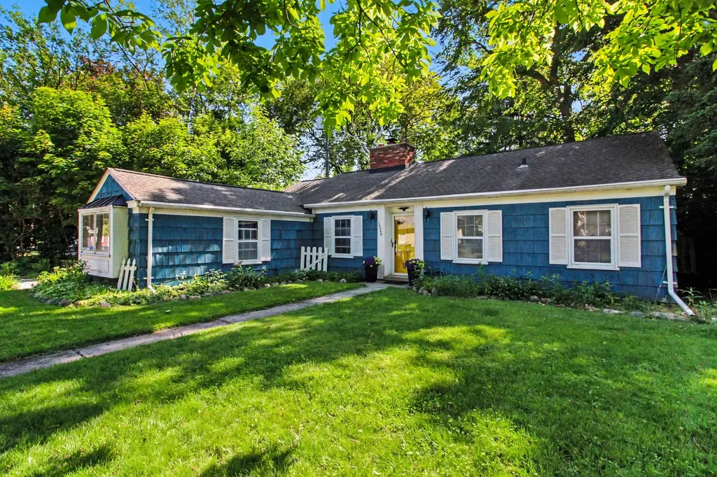 16654 Macarthur Redford Charter Township MI 48240