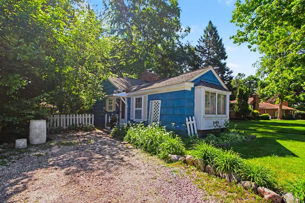 16654 Macarthur Redford Charter Township MI 48240
