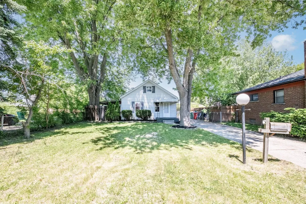 16167 Hauss Avenue Eastpointe City MI 48021