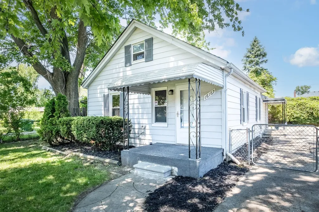 16167 Hauss Avenue Eastpointe City MI 48021