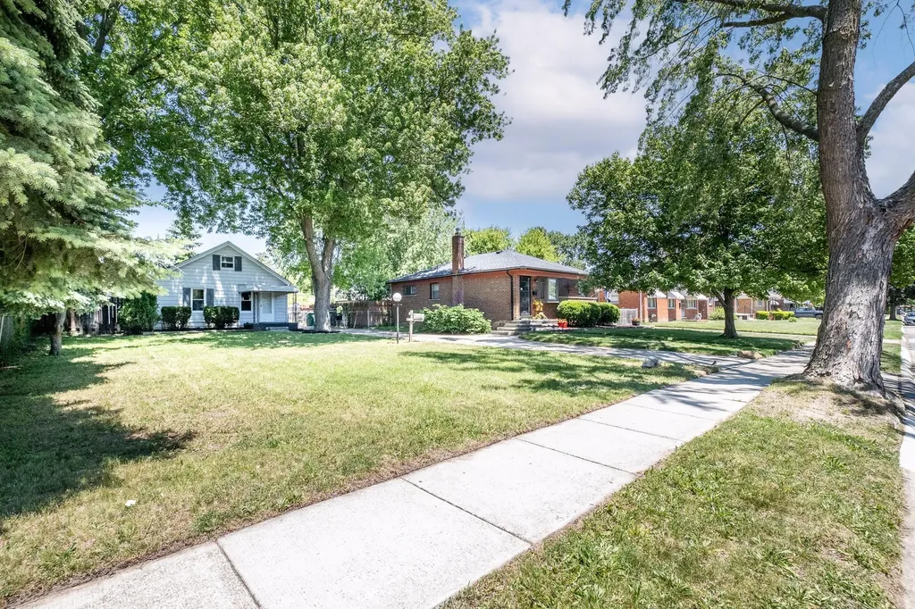 16167 Hauss Avenue Eastpointe City MI 48021