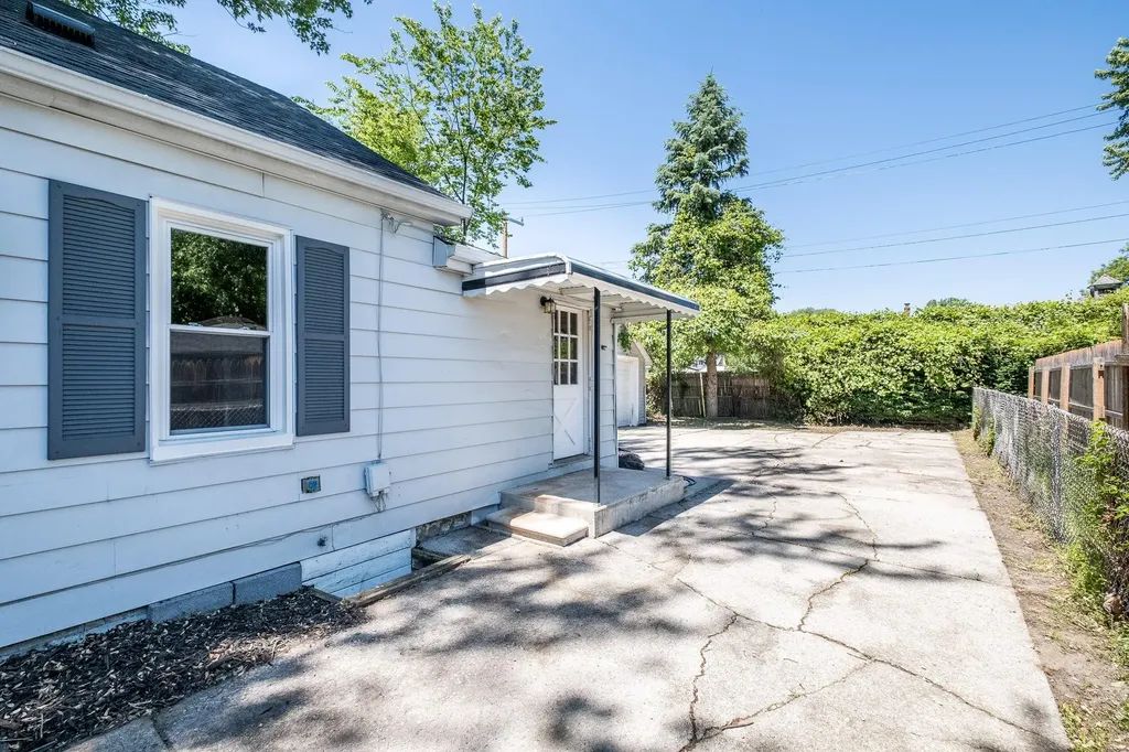 16167 Hauss Avenue Eastpointe City MI 48021