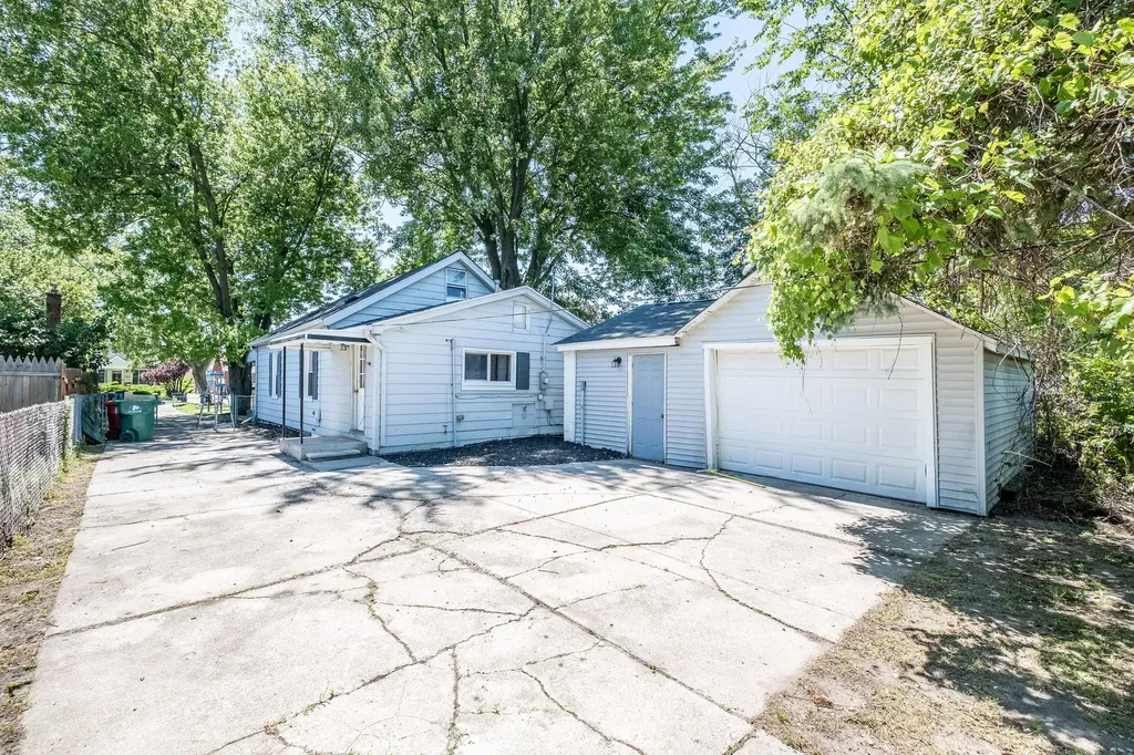 16167 Hauss Avenue Eastpointe City MI 48021