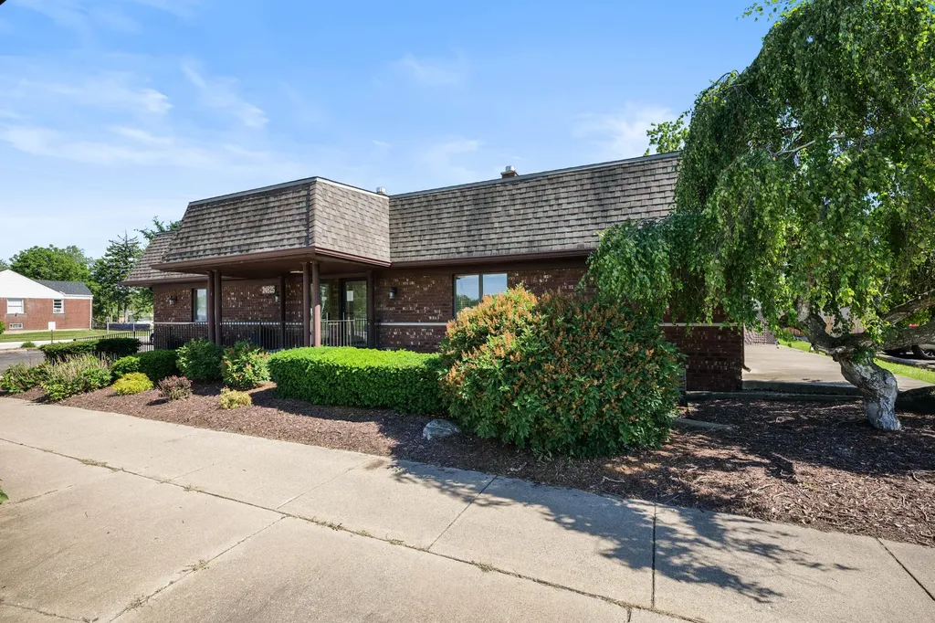 24825 Eureka Road Taylor City MI 48180