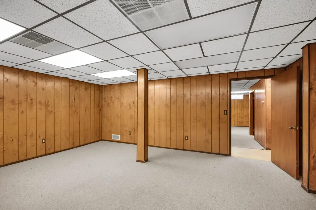 24825 Eureka Road Taylor City MI 48180