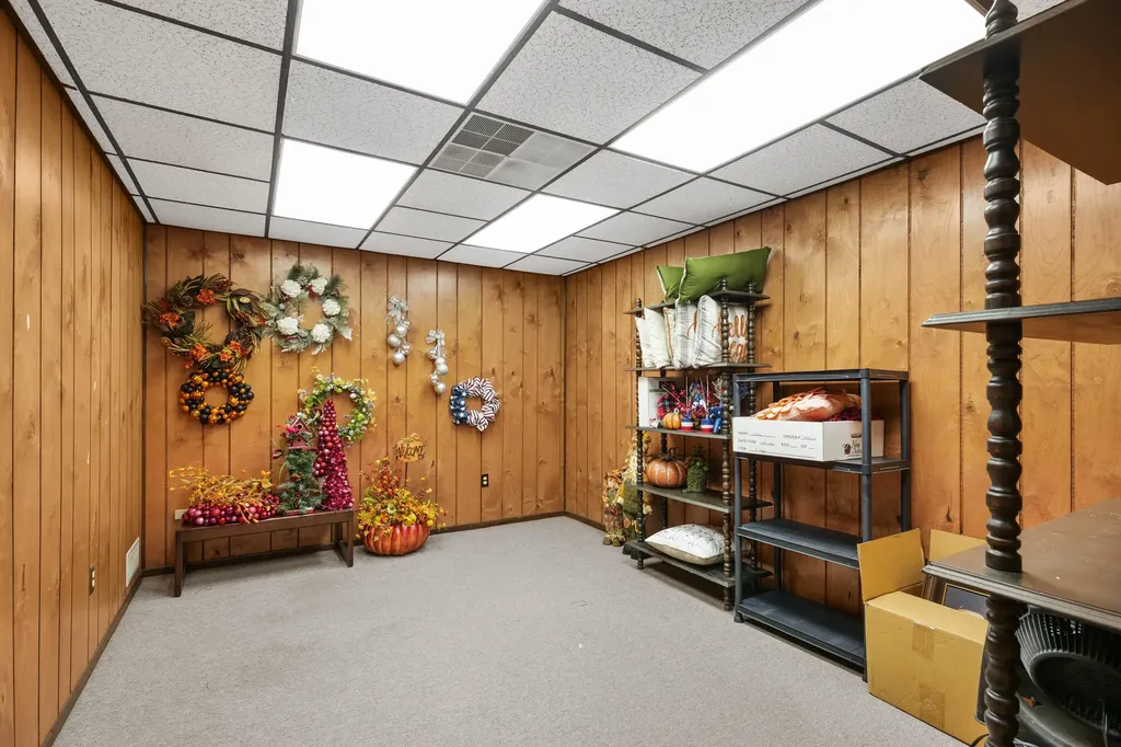 24825 Eureka Road Taylor City MI 48180