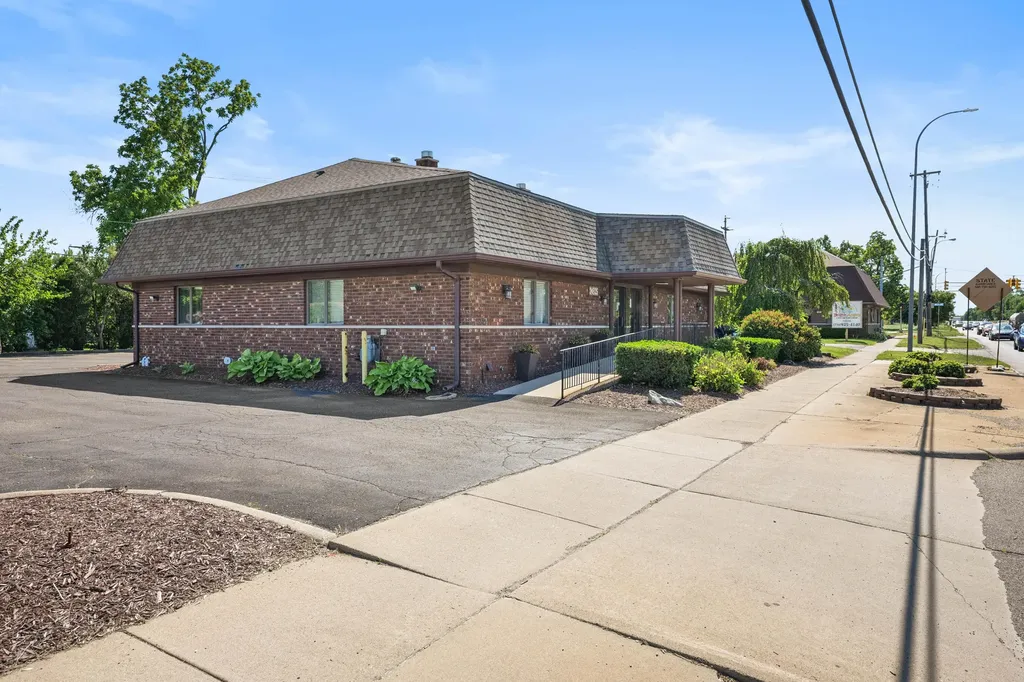 24825 Eureka Road Taylor City MI 48180