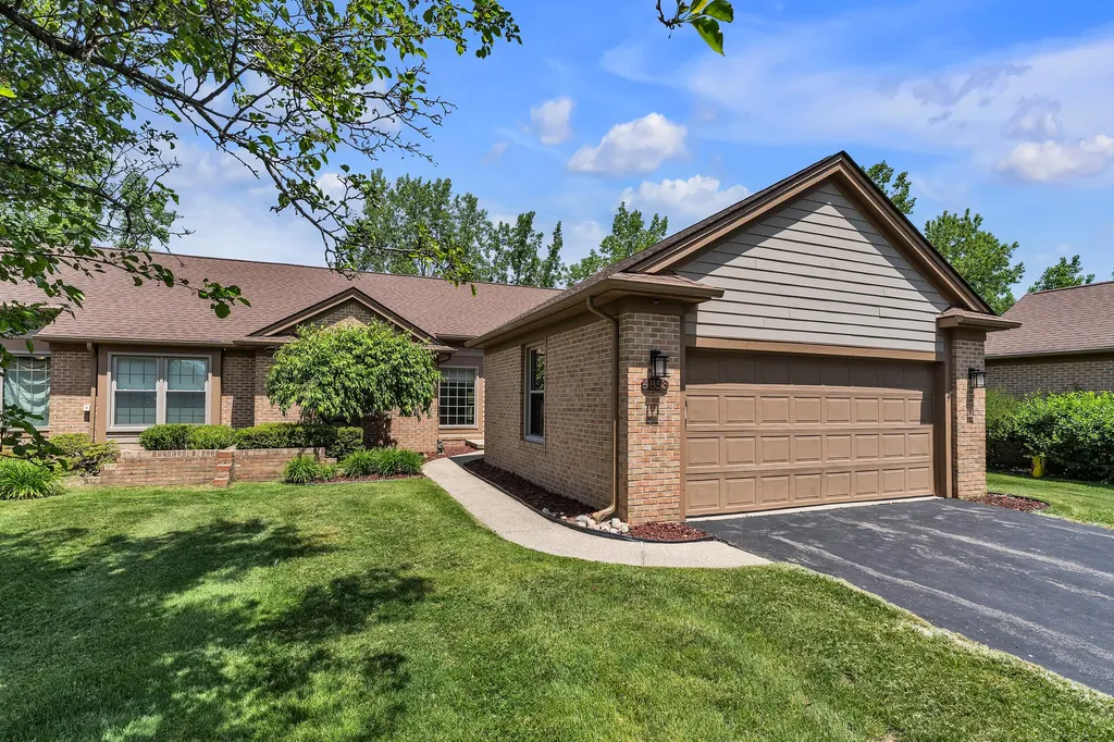 4853 Lone Oak Court Pittsfield Charter Township MI 48108