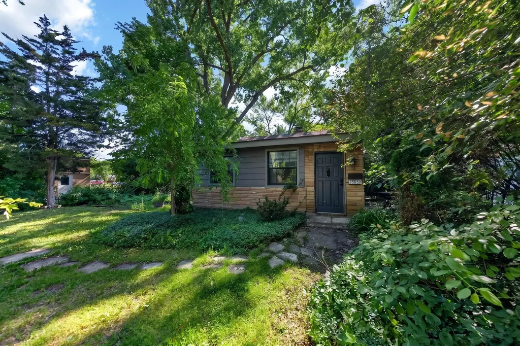 23830 Scotia Road Oak Park City MI 48237