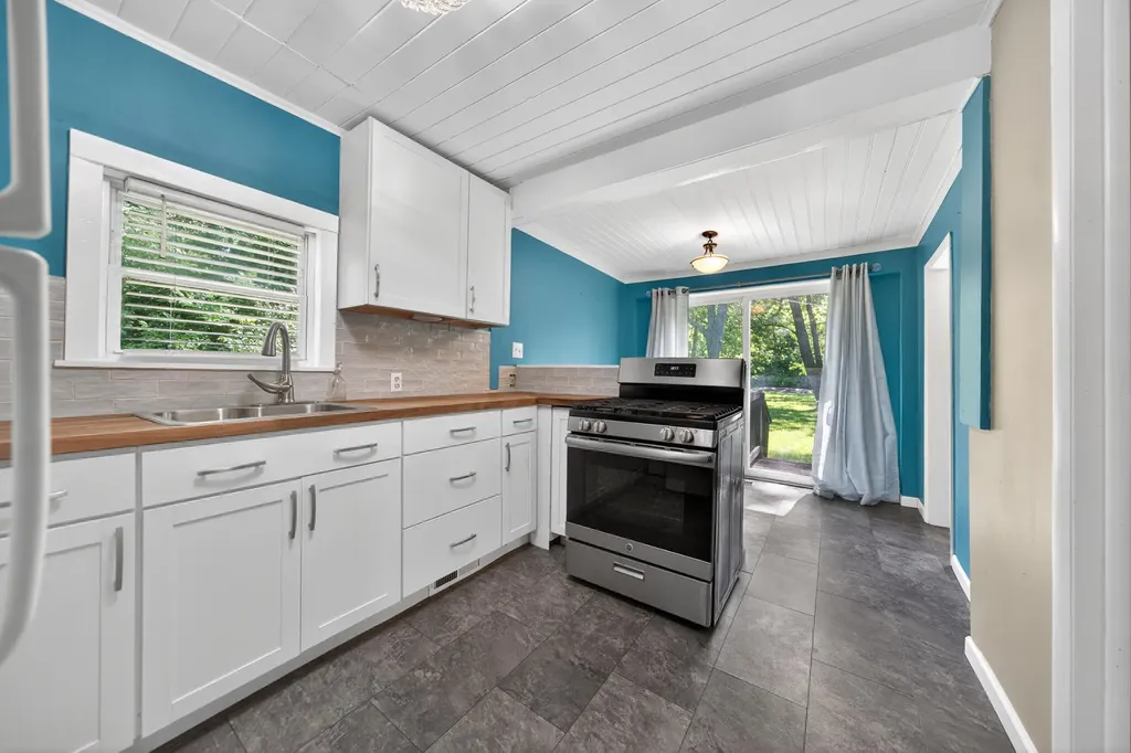 23830 Scotia Road Oak Park City MI 48237