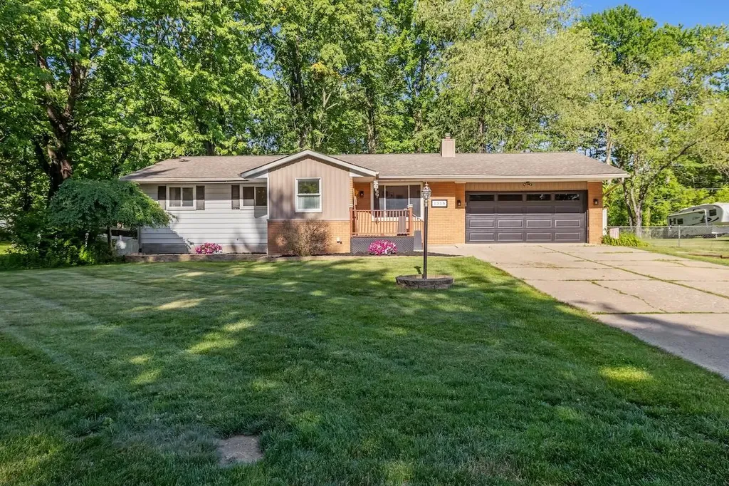 1358 Flamingo Street Wixom City MI 48393