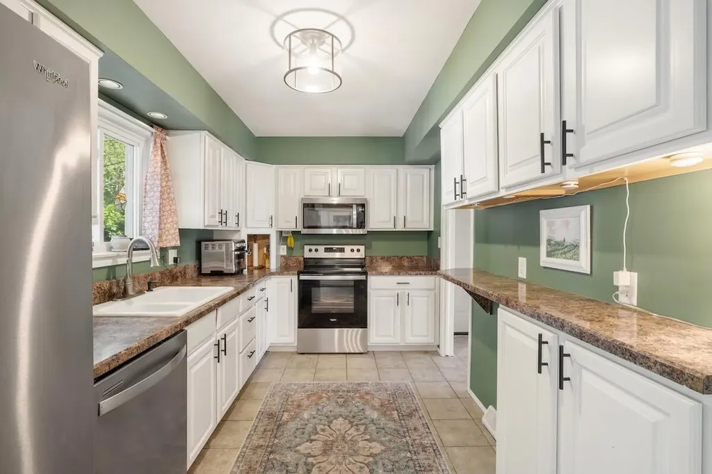 1358 Flamingo Street Wixom City MI 48393