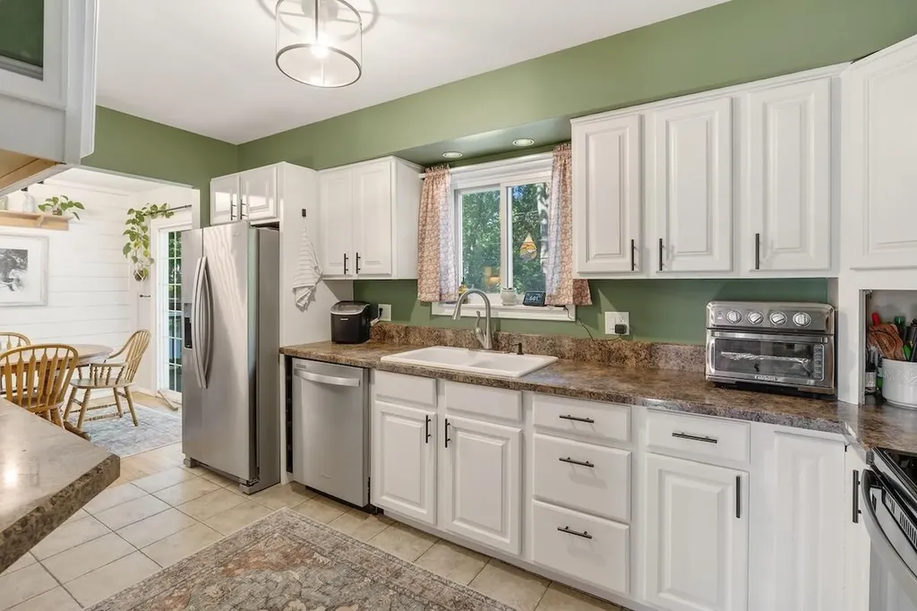 1358 Flamingo Street Wixom City MI 48393