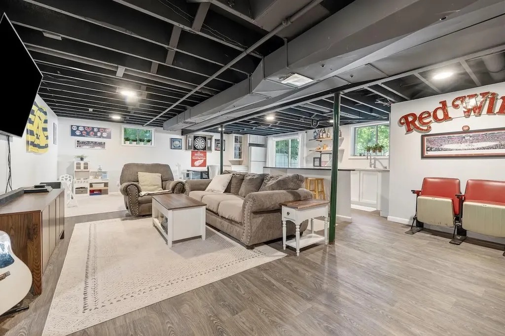 1358 Flamingo Street Wixom City MI 48393