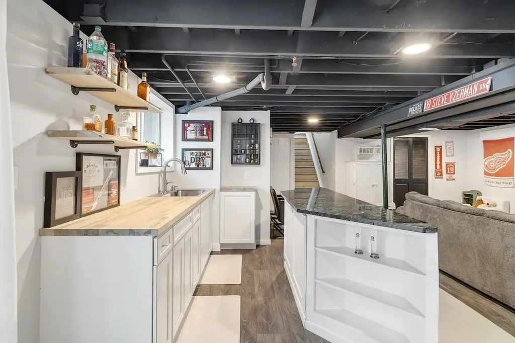1358 Flamingo Street Wixom City MI 48393