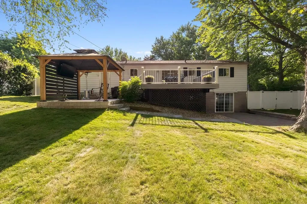 1358 Flamingo Street Wixom City MI 48393