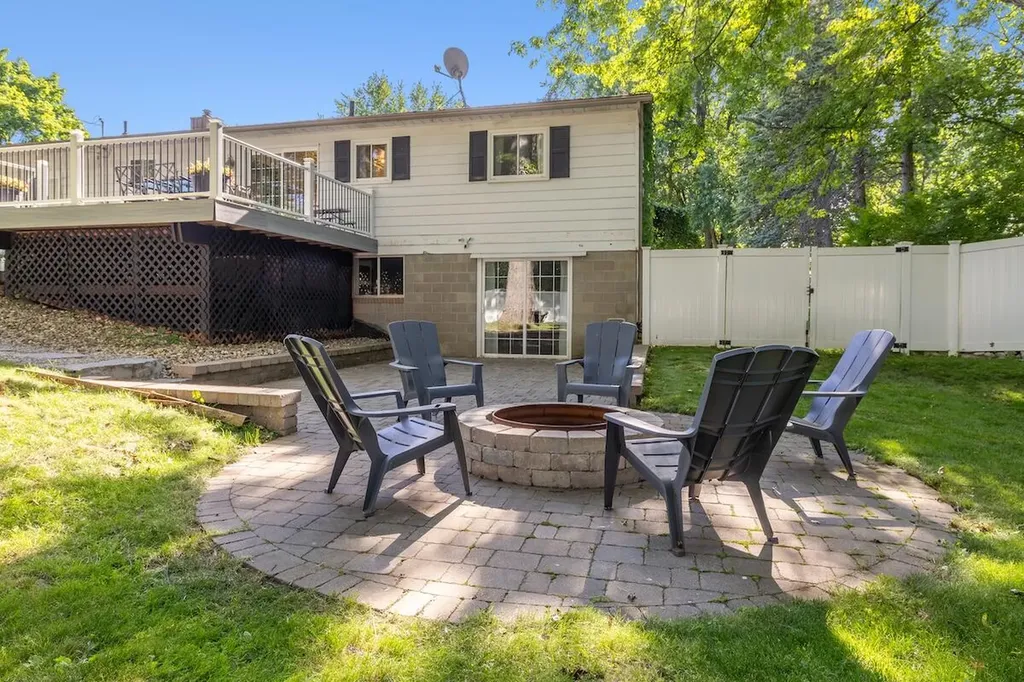 1358 Flamingo Street Wixom City MI 48393