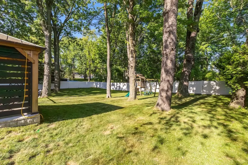 1358 Flamingo Street Wixom City MI 48393
