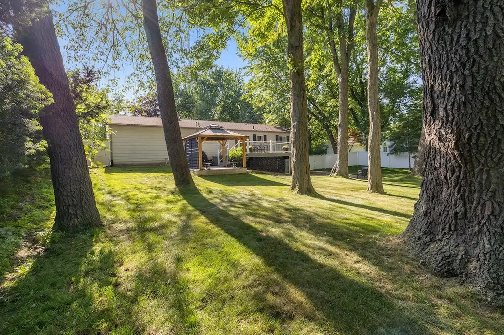 1358 Flamingo Street Wixom City MI 48393