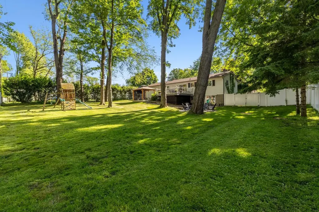 1358 Flamingo Street Wixom City MI 48393