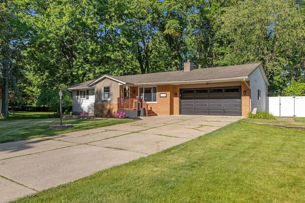 1358 Flamingo Street Wixom City MI 48393